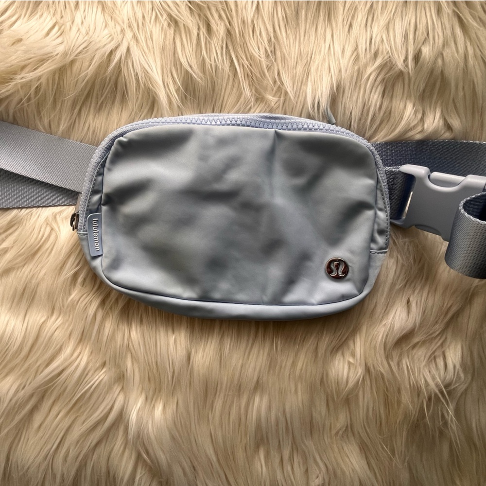 Lululemon Belt Bag - Picture 4 of 5